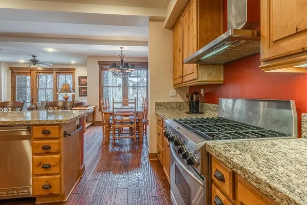 $899,000 | 1121 Pyramid Peak Drive, Unit 1121, Mammoth Lakes, CA 93546