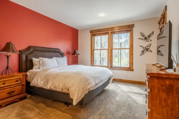 $899,000 | 1121 Pyramid Peak Drive, Unit 1121, Mammoth Lakes, CA 93546
