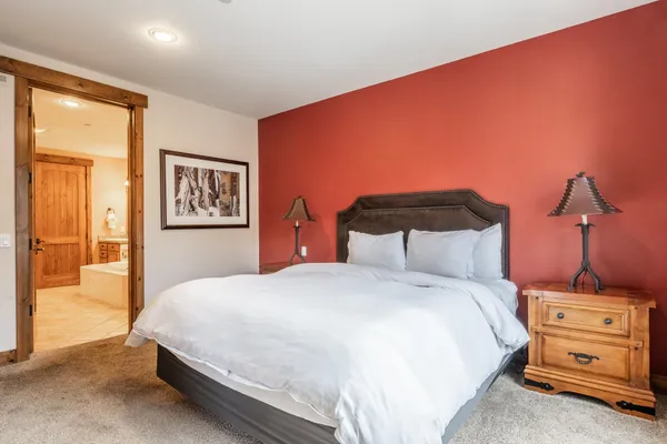 $899,000 | 1121 Pyramid Peak Drive, Unit 1121, Mammoth Lakes, CA 93546