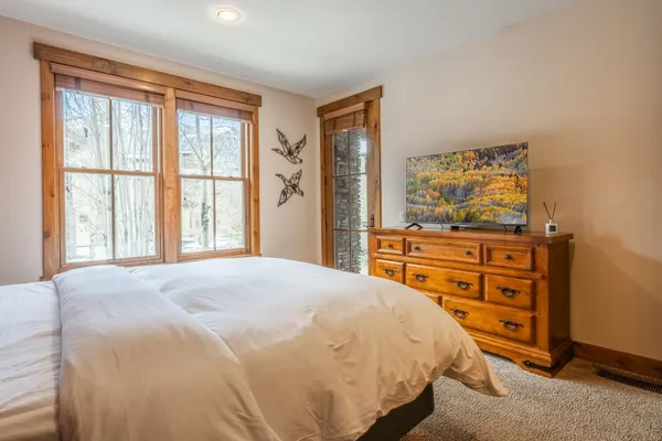 $899,000 | 1121 Pyramid Peak Drive, Unit 1121, Mammoth Lakes, CA 93546