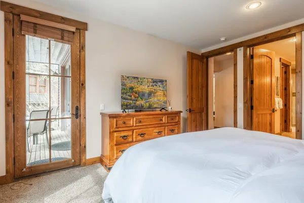 $899,000 | 1121 Pyramid Peak Drive, Unit 1121, Mammoth Lakes, CA 93546