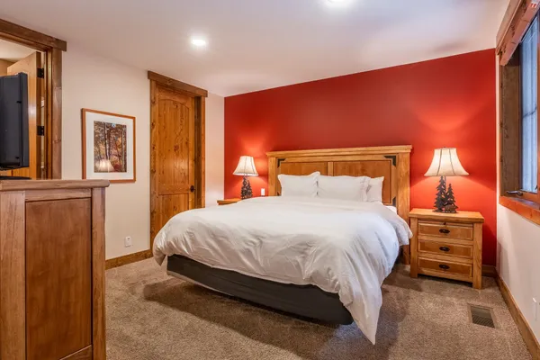 $899,000 | 1121 Pyramid Peak Drive, Unit 1121, Mammoth Lakes, CA 93546