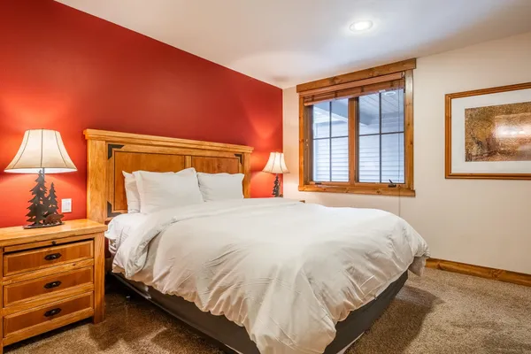 $899,000 | 1121 Pyramid Peak Drive, Unit 1121, Mammoth Lakes, CA 93546