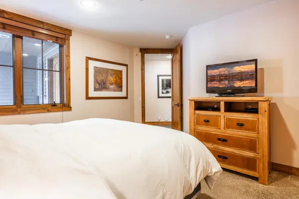 $899,000 | 1121 Pyramid Peak Drive, Unit 1121, Mammoth Lakes, CA 93546