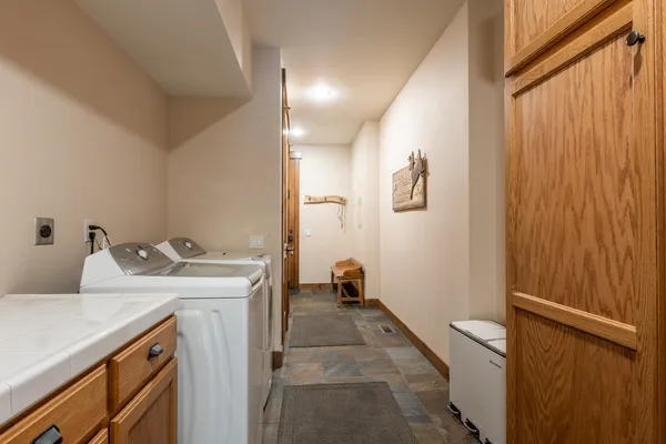 $899,000 | 1121 Pyramid Peak Drive, Unit 1121, Mammoth Lakes, CA 93546