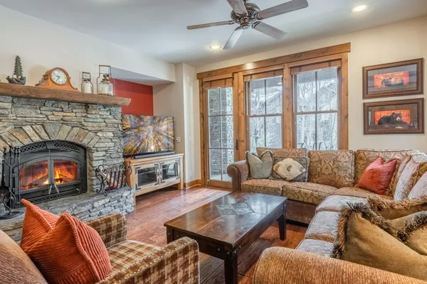 $899,000 | 1121 Pyramid Peak Drive, Unit 1121, Mammoth Lakes, CA 93546