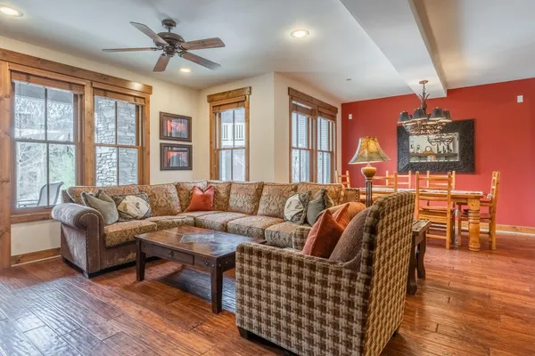 $899,000 | 1121 Pyramid Peak Drive, Unit 1121, Mammoth Lakes, CA 93546