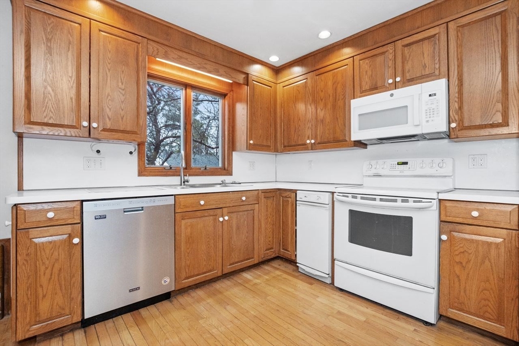 13 Fells Road Wellesley, MA 02482 - Photo 16 of 36