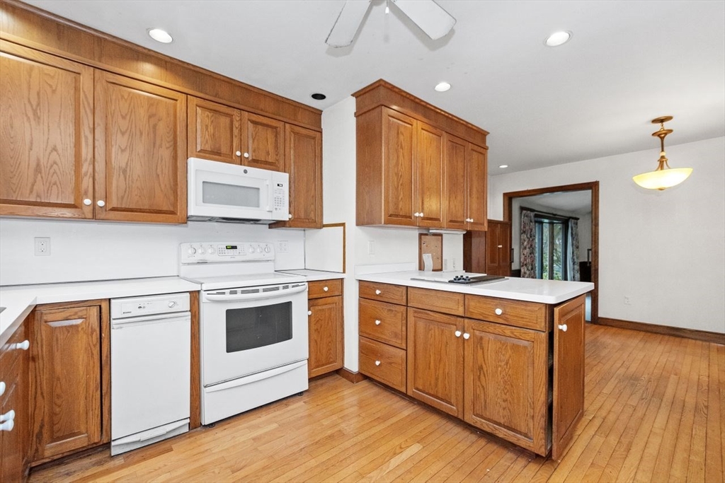 13 Fells Road Wellesley, MA 02482 - Photo 17 of 36