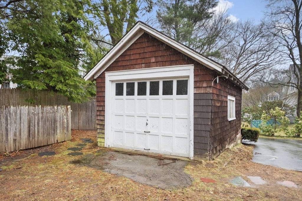 13 Fells Road Wellesley, MA 02482 - Photo 3 of 36