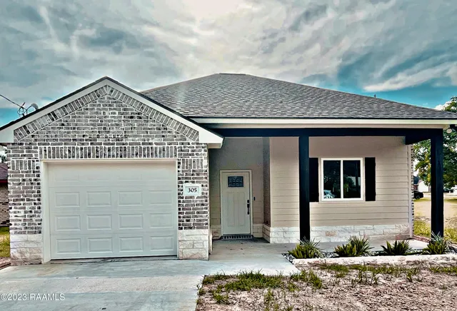 $223,900 | 305 Carl Drive, Opelousas, LA 70570