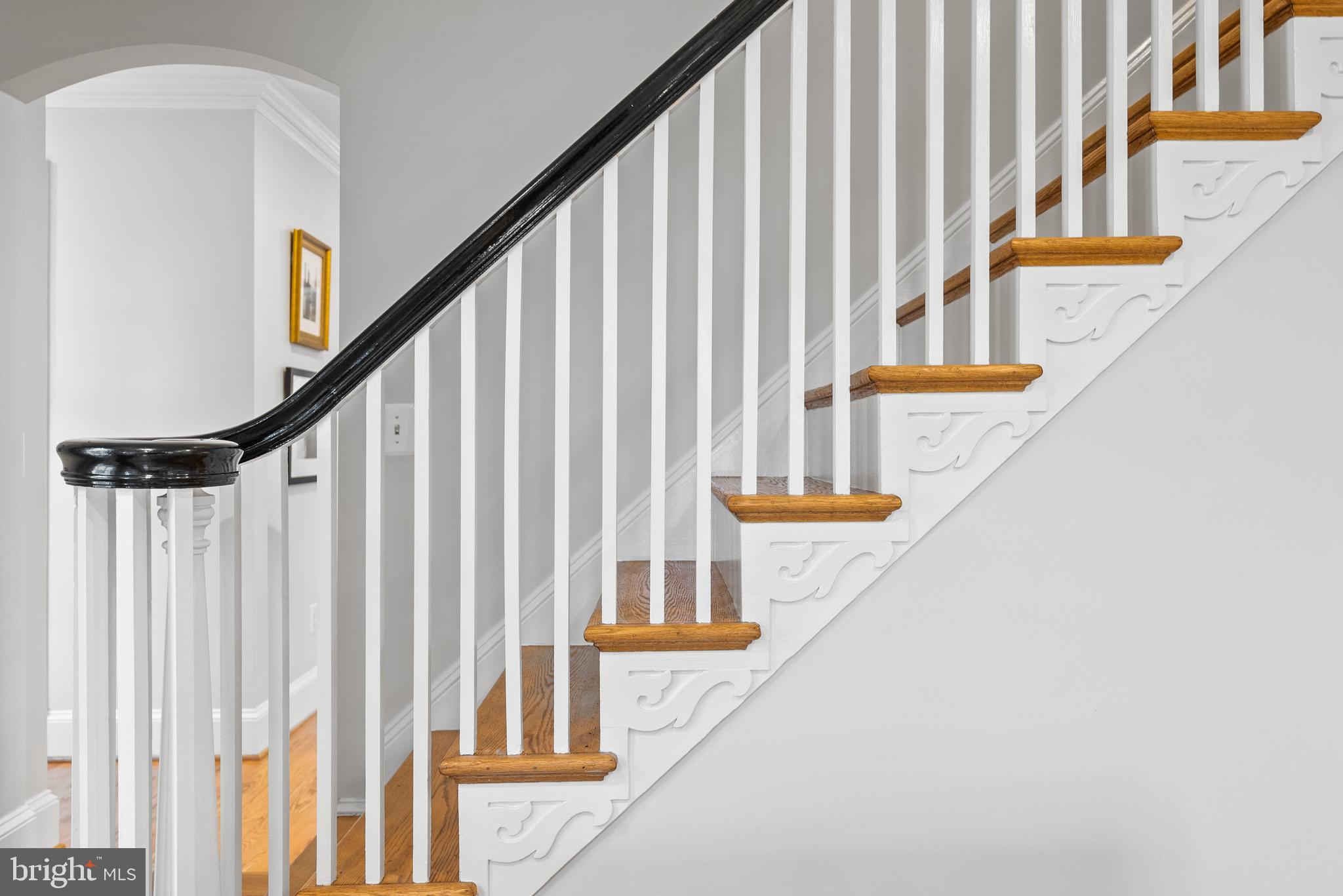 6032 Fort Hunt Road Alexandria, VA 22307 - Photo 25 of 49 a view of entryway