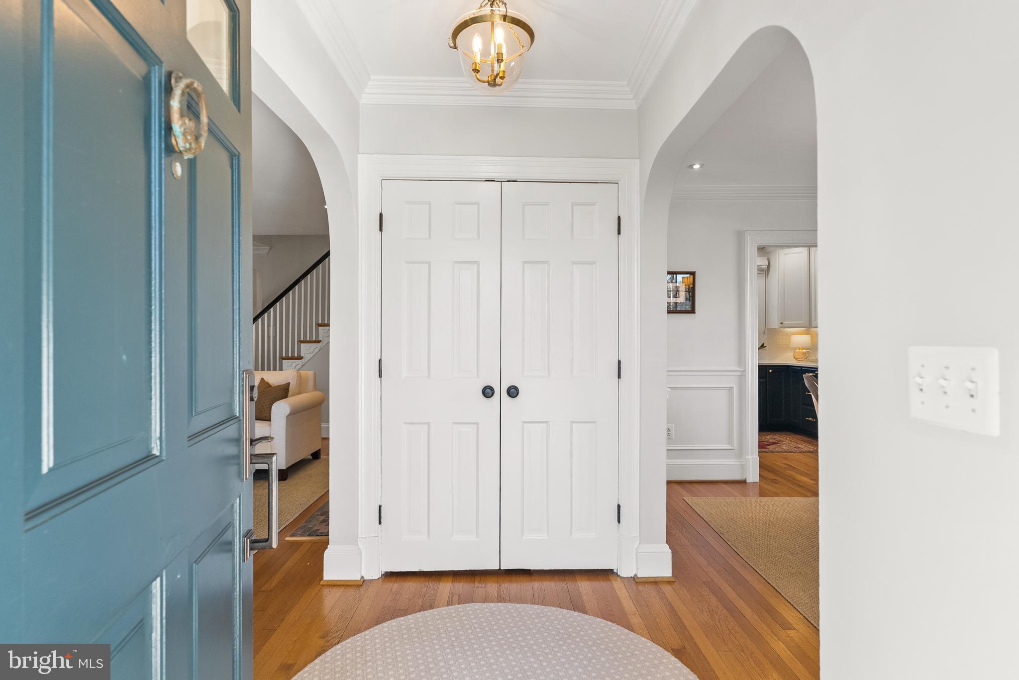 6032 Fort Hunt Road Alexandria, VA 22307 - Photo 10 of 49 a view of livingroom with furniture
