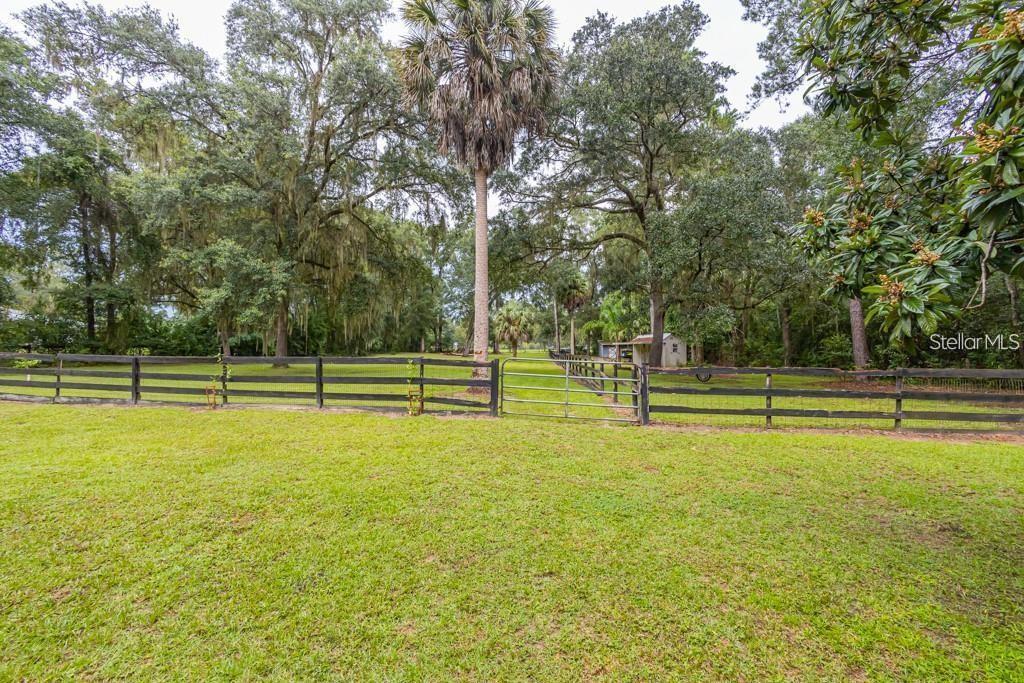 3341 Southeast 45th Street Ocala, FL 34480 - Photo 42 of 50 a view of a tennis court