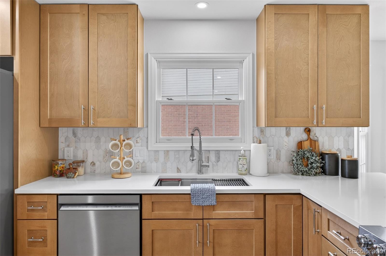 8943 Greenspointe Lane Highlands Ranch, CO 80130 - Photo 5 of 38 a kitchen with stainless steel appliances granite countertop a sink stove and cabinets