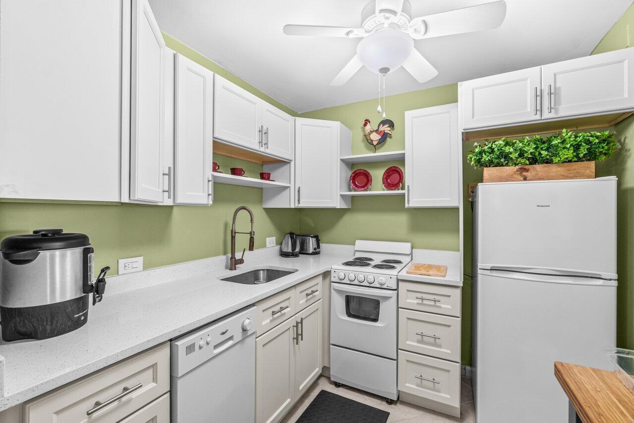 68 Suffolk B, Unit 68 Boca Raton, FL 33434 - Photo 2 of 26 Kitchen 1