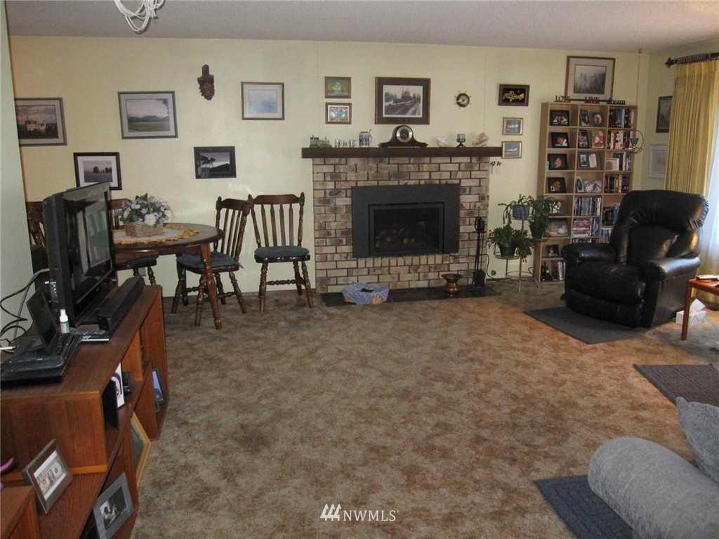 12719 Southeast 95th Place Renton, WA 98056 - Photo 4 of 17 Gallery Image 4