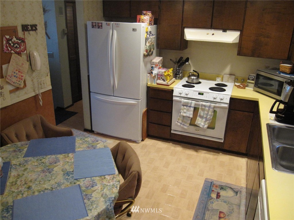 12719 Southeast 95th Place Renton, WA 98056 - Photo 7 of 17 Gallery Image 7