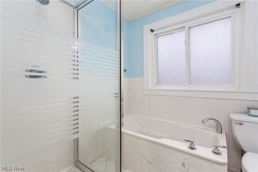 1633 Compton Road Cleveland Heights, OH 44118 - Photo 25 of 35 Upstairs Full Bath