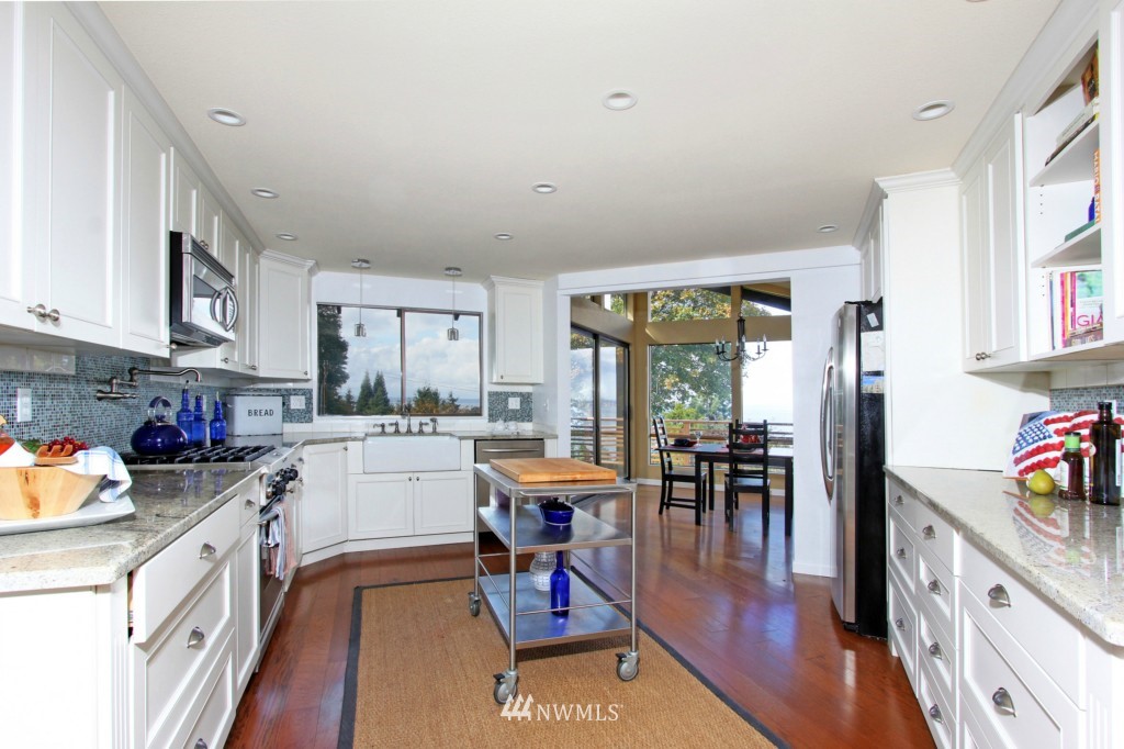 17709 Talbot Road Edmonds, WA 98026 - Photo 11 of 25 Gallery Image 11