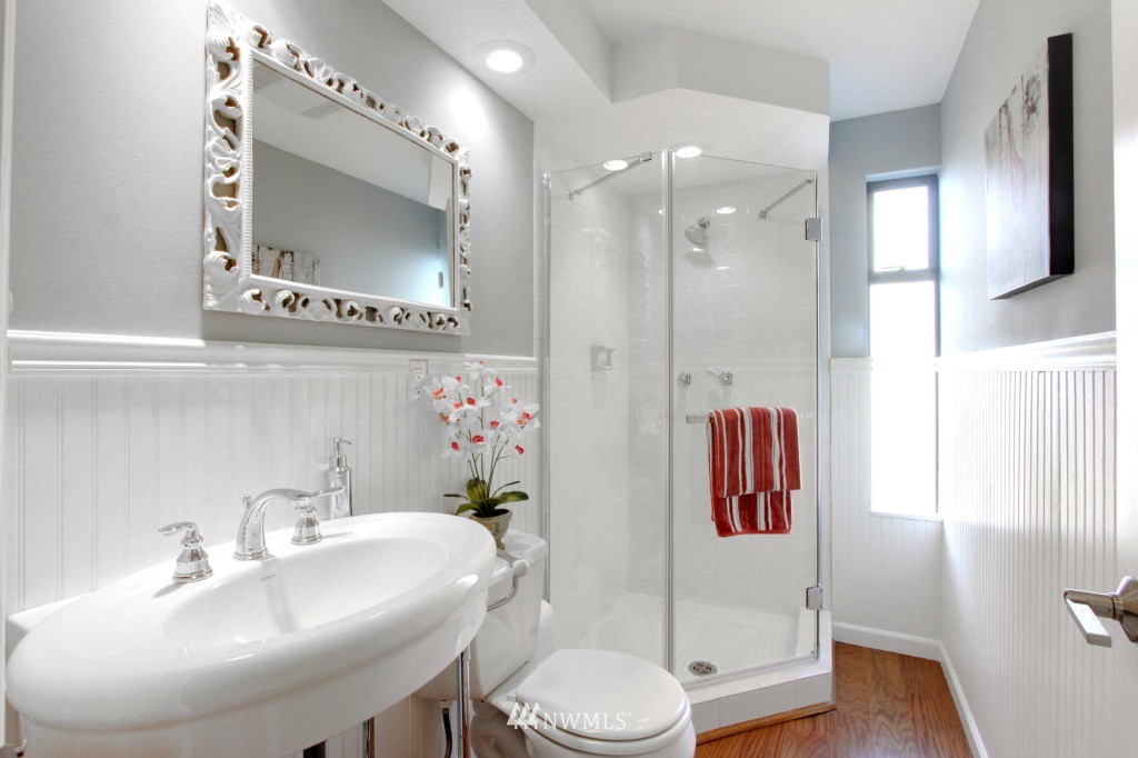 17709 Talbot Road Edmonds, WA 98026 - Photo 19 of 25 Gallery Image 19