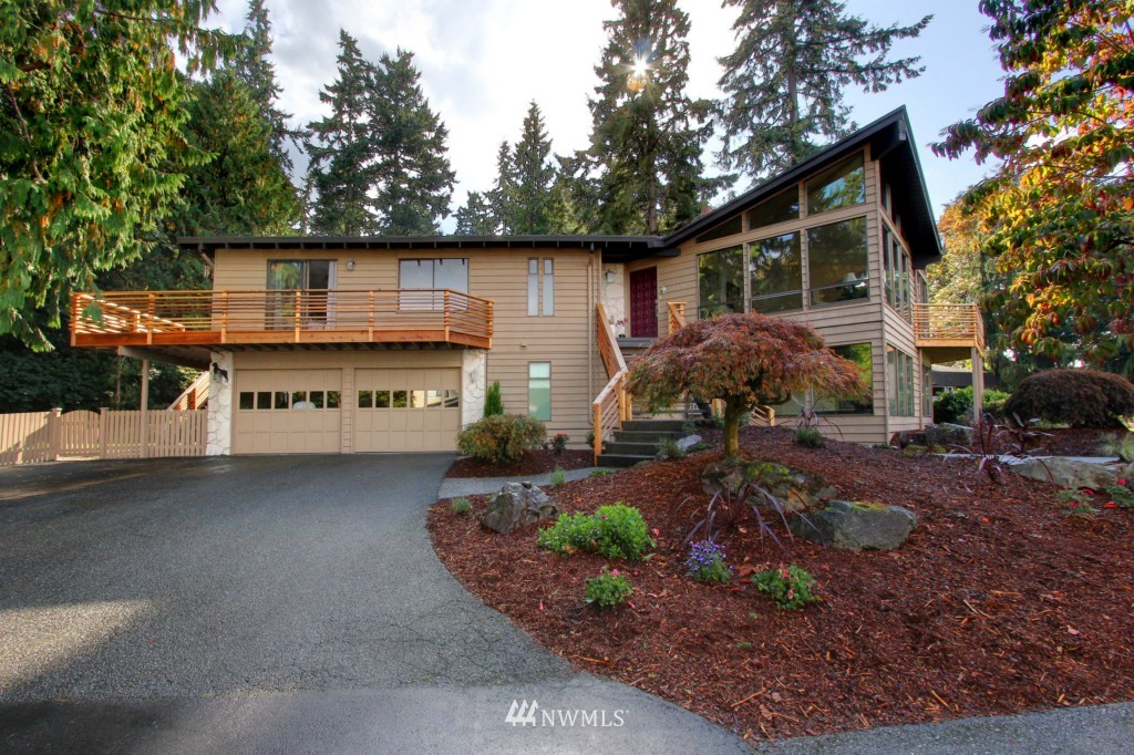 17709 Talbot Road Edmonds, WA 98026 - Photo 3 of 25 Gallery Image 3