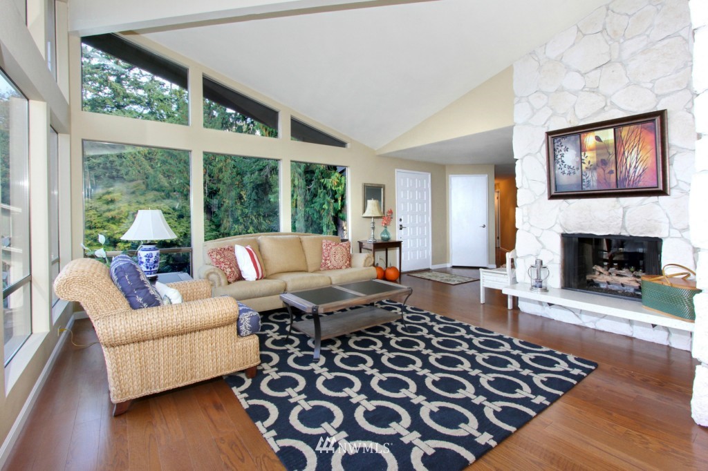 17709 Talbot Road Edmonds, WA 98026 - Photo 9 of 25 Gallery Image 9