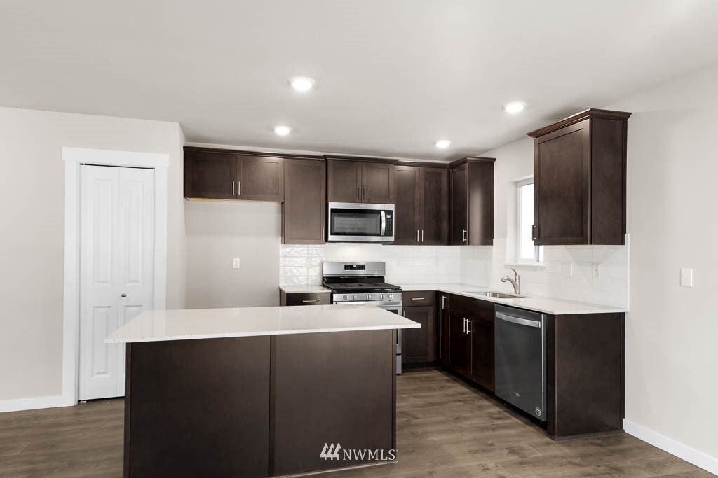 5731 Waverly Road Southwest, Unit 10 Port Orchard, WA 98367 - Photo 2 of 15 Gallery Image 2