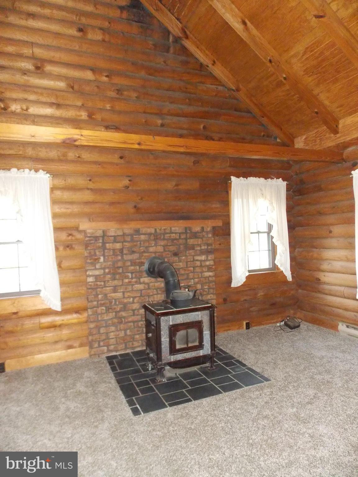 4154 Geeting Road Westminster, MD 21158 - Photo 16 of 28 Living Room