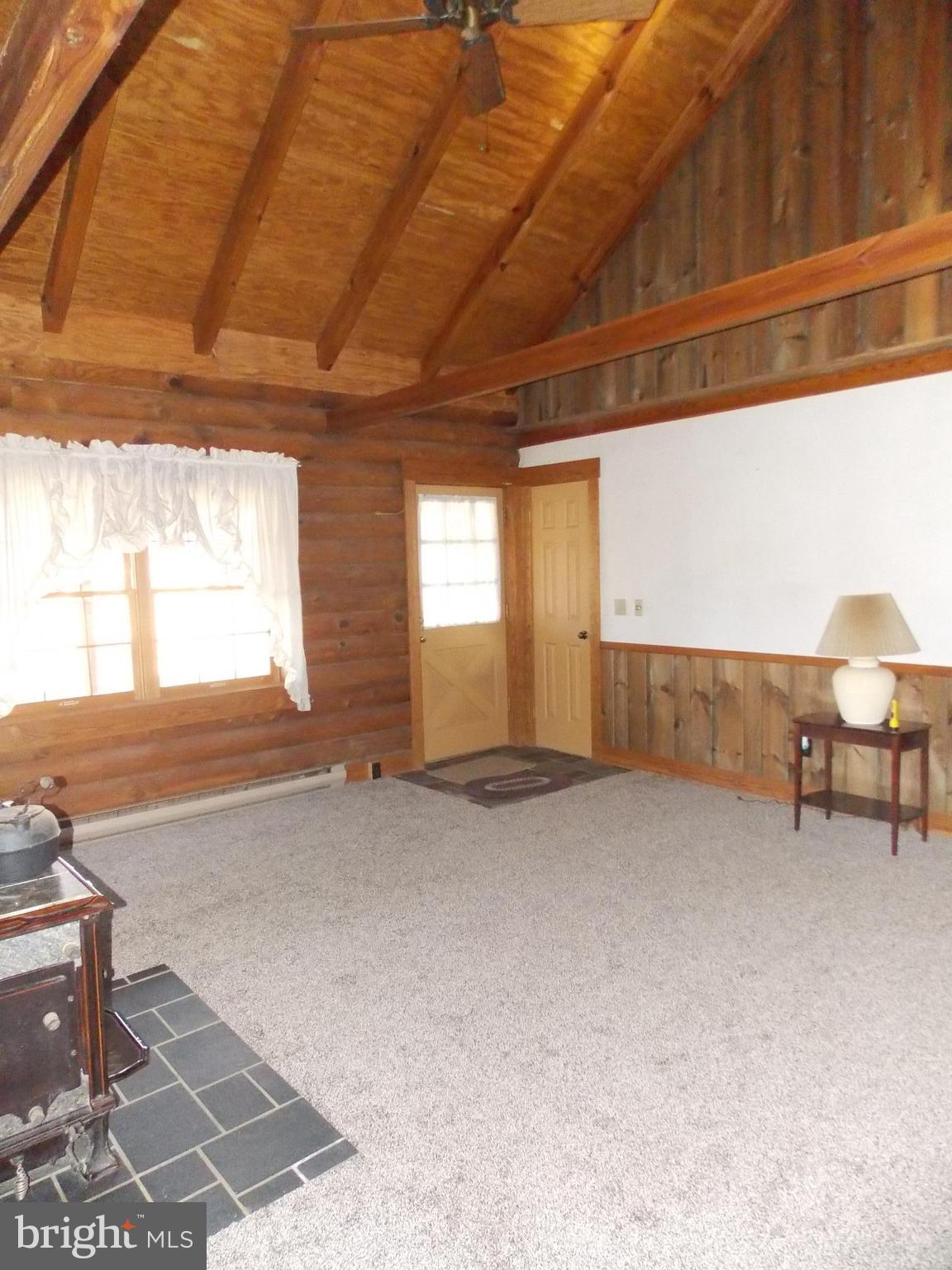 4154 Geeting Road Westminster, MD 21158 - Photo 18 of 28 Living Room