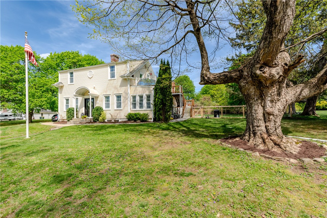 43 Brayton Road Smithfield, RI 02917 - Photo 4 of 50