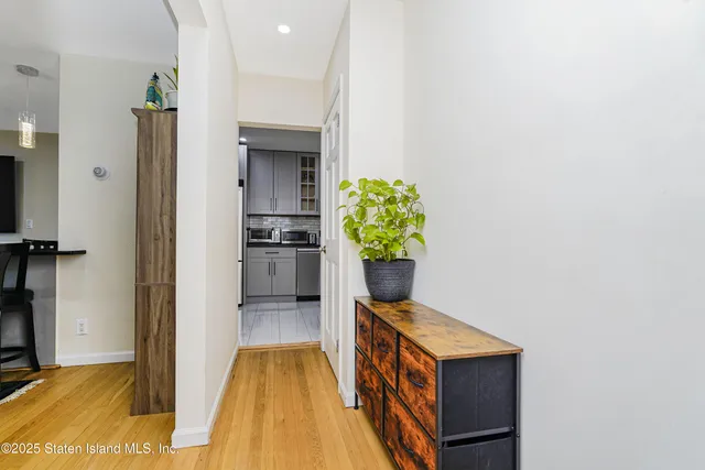 a bed room with a bed and closet