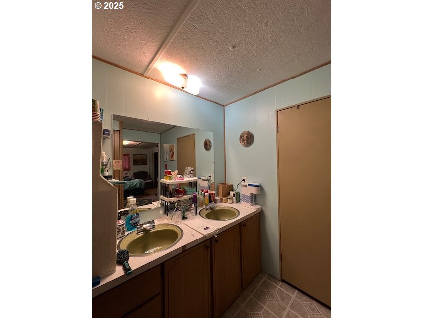 485 Shoestring Road Riddle, OR 97469 - Photo 15 of 37