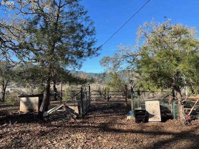 485 Shoestring Road Riddle, OR 97469 - Photo 27 of 37
