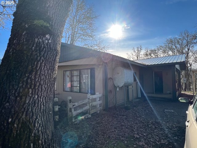 485 Shoestring Road Riddle, OR 97469 - Photo 3 of 37