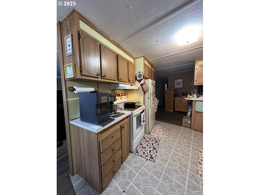 485 Shoestring Road Riddle, OR 97469 - Photo 10 of 37