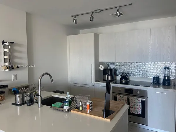 $3,200 | 501 Northeast 31st Street, Unit 604, Miami, FL 33137