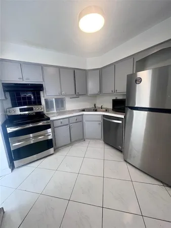 $175,000 | 1540 Northeast 191st Street, Unit 321, Miami, FL 33179