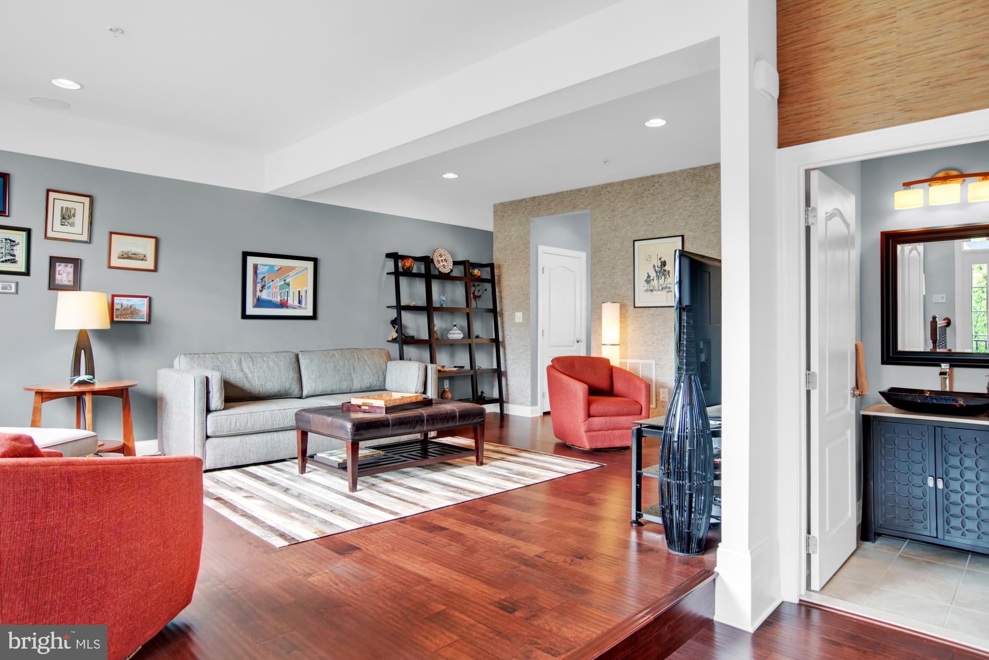 7669 Elmcrest Road Hanover, MD 21076 - Photo 2 of 43 Gracious sunken foyer w/powder room & coat closet