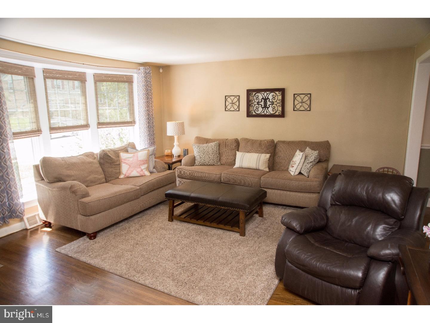 433 Rittenhouse Circle Havertown, PA 19083 - Photo 8 of 15 Living Room