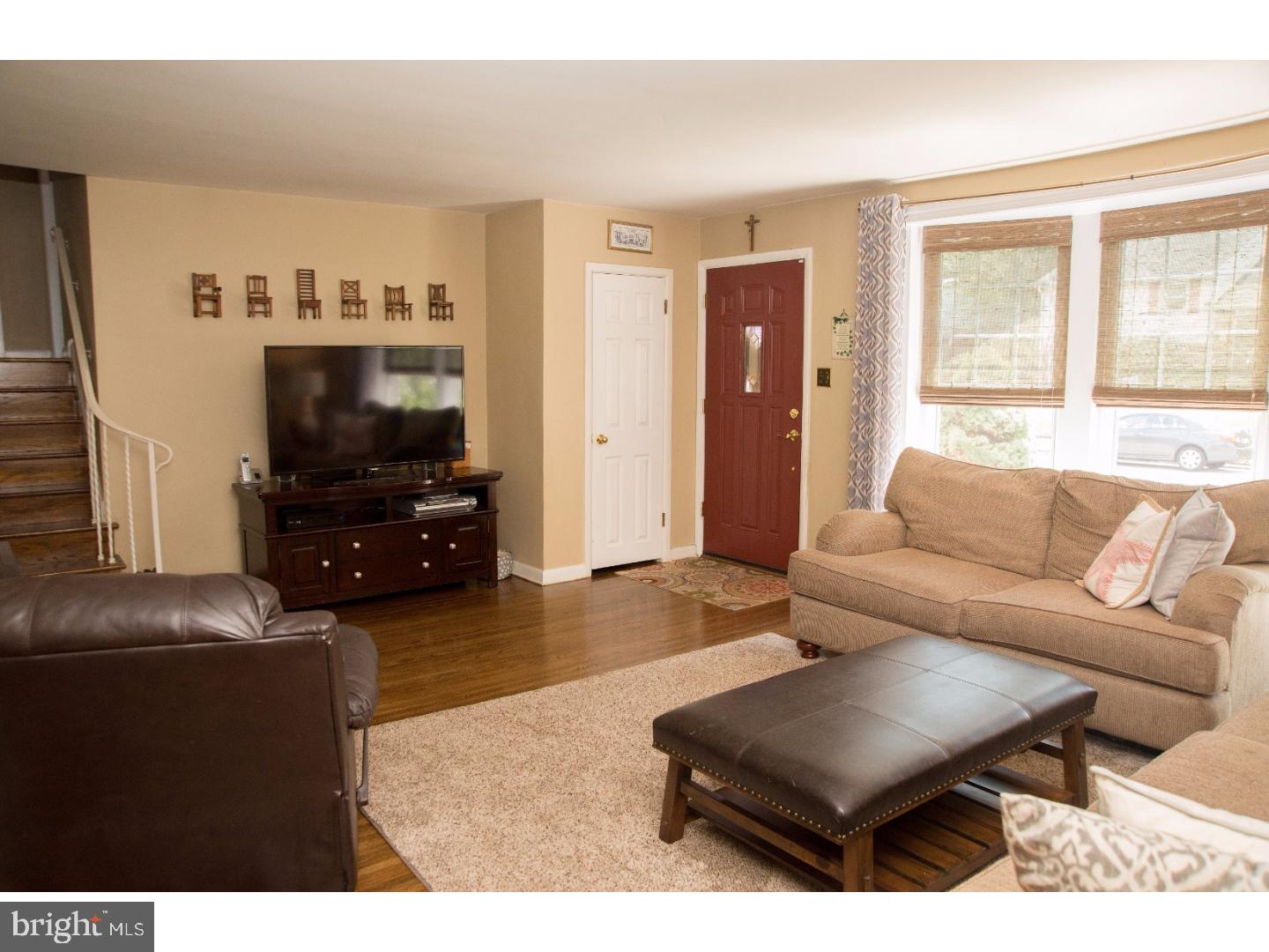 433 Rittenhouse Circle Havertown, PA 19083 - Photo 9 of 15 Living Room