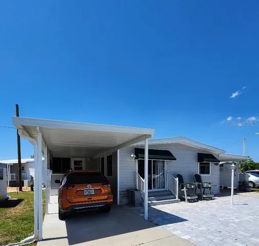 a car parked in front of a building