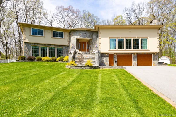 $975,000 | 10 Quail Ridge Road, Hyde Park, NY 12538