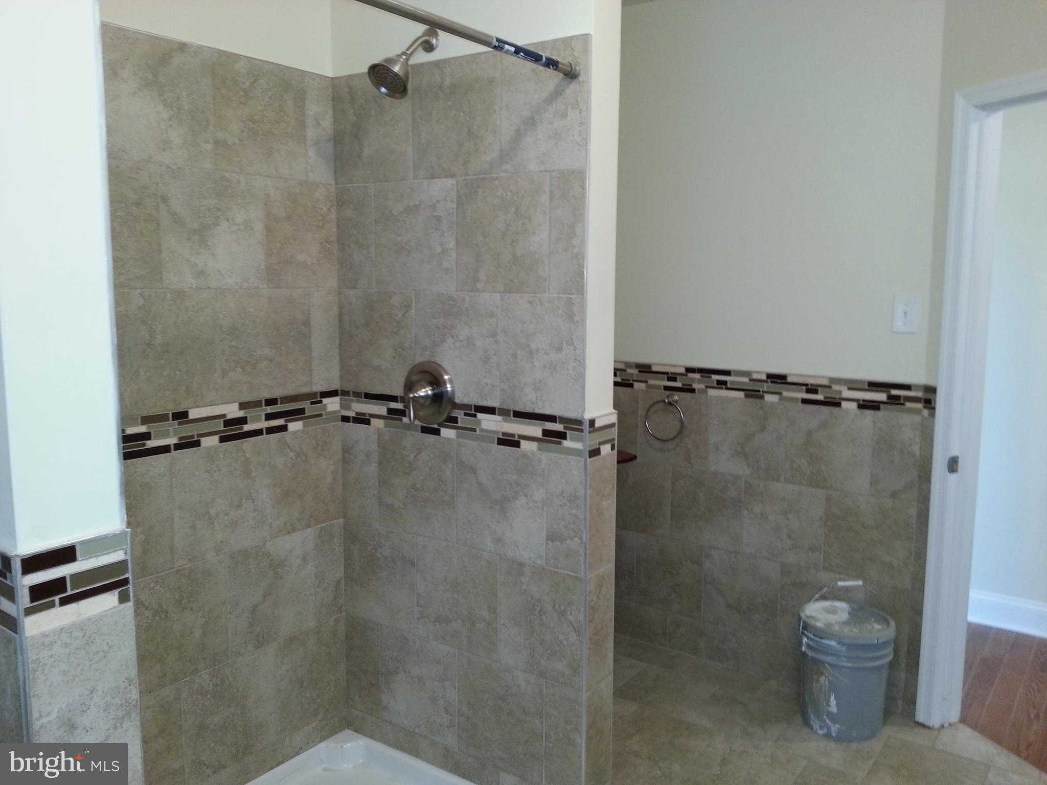 500 North 39th Street Philadelphia, PA 19104 - Photo 18 of 26 a close view of a bathroom shower