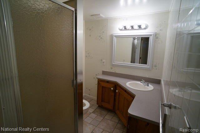 1553 Colony Drive Rochester, MI 48307 - Photo 11 of 11 Lower Bath.JPG