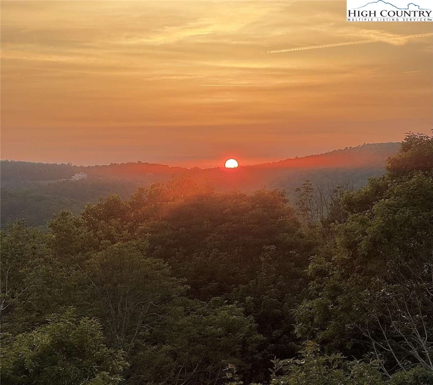 167 Elliott Circle, Unit D1 Blowing Rock, NC 28605 - Photo 2 of 25 a view of an ocean