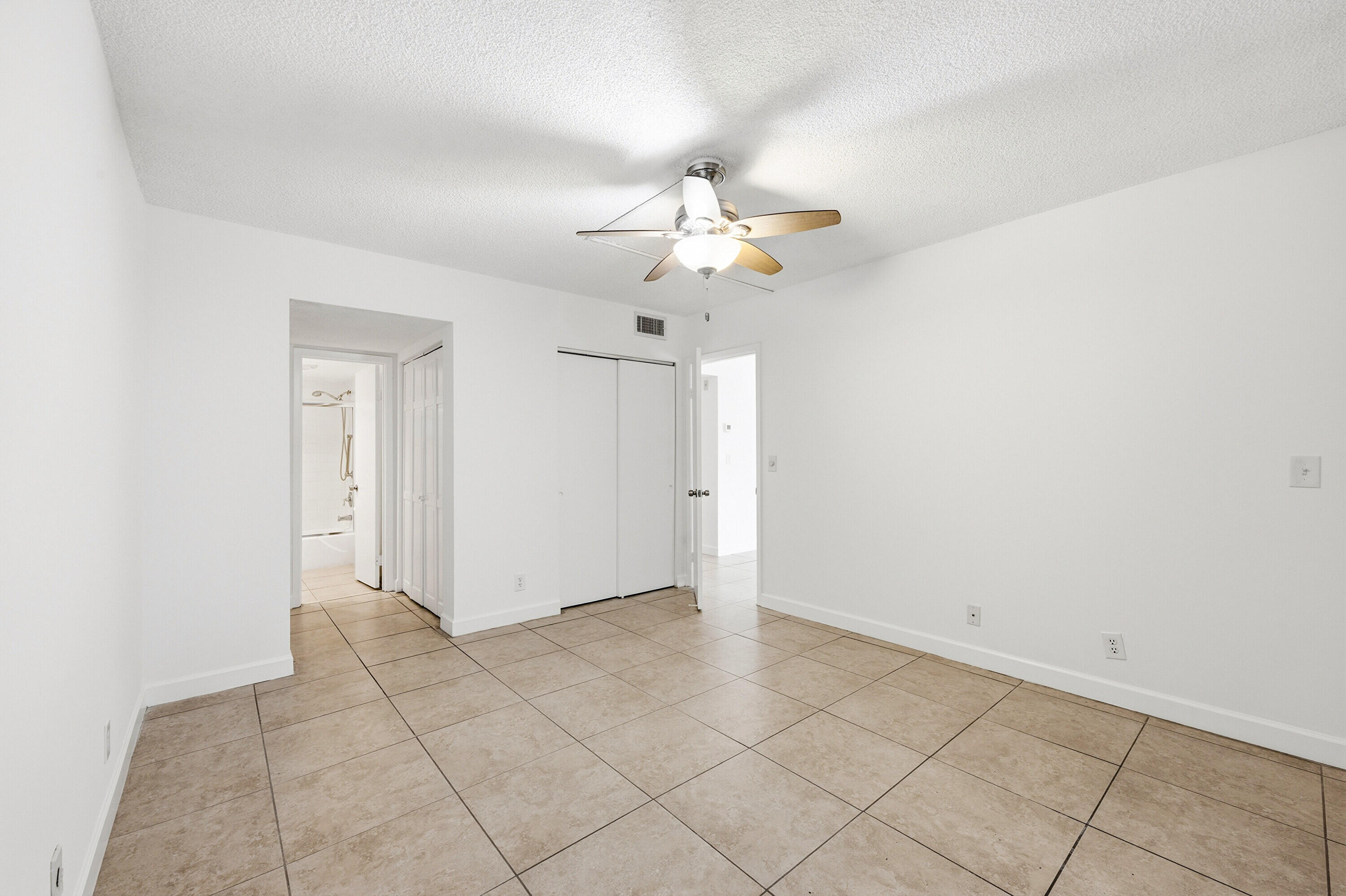 200 Ashbury Road, Unit 106 Hollywood, FL 33024 - Photo 12 of 23 23_dsc_3095