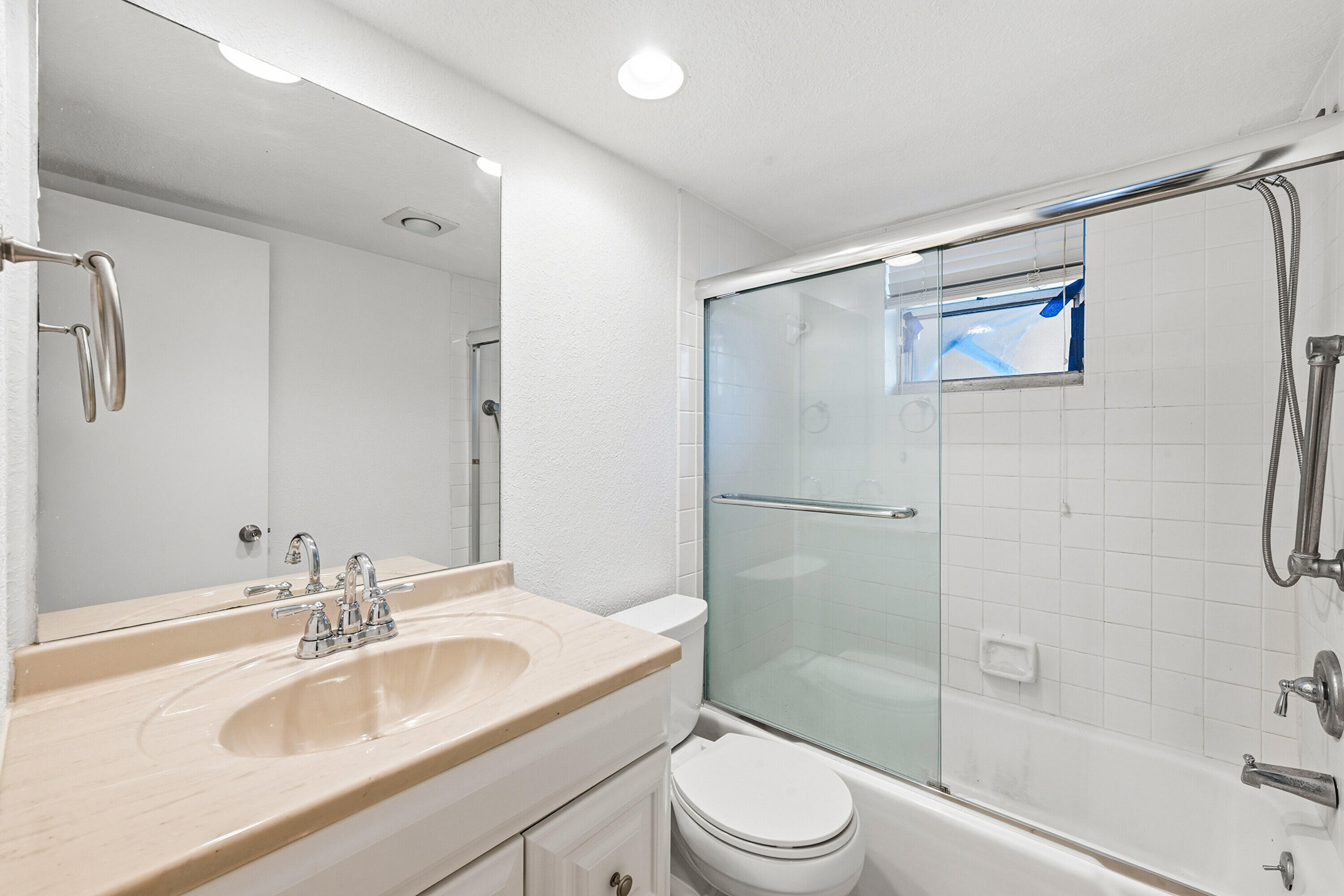 200 Ashbury Road, Unit 106 Hollywood, FL 33024 - Photo 13 of 23 24_dsc_3103