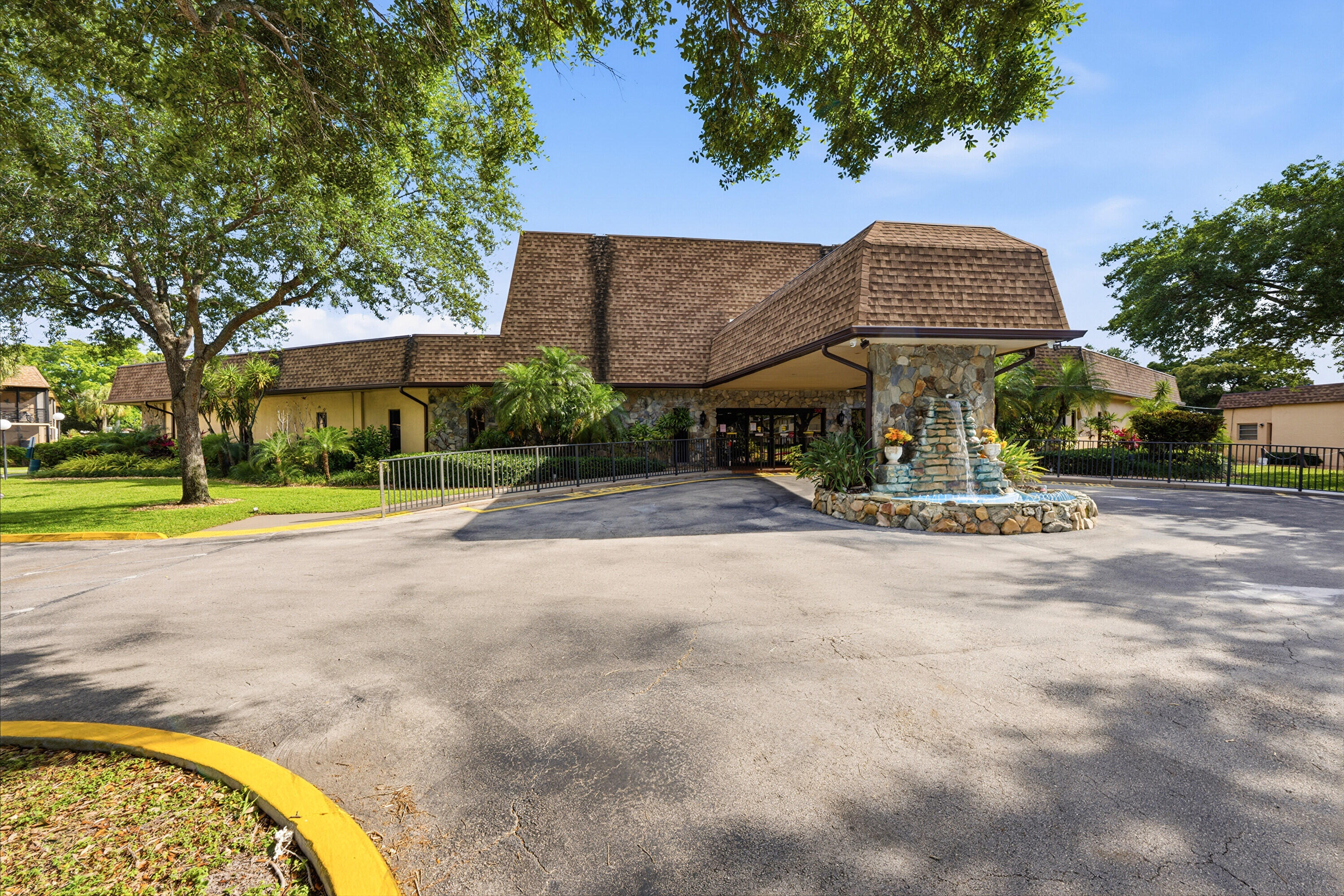 200 Ashbury Road, Unit 106 Hollywood, FL 33024 - Photo 17 of 23 29_dsc_3167