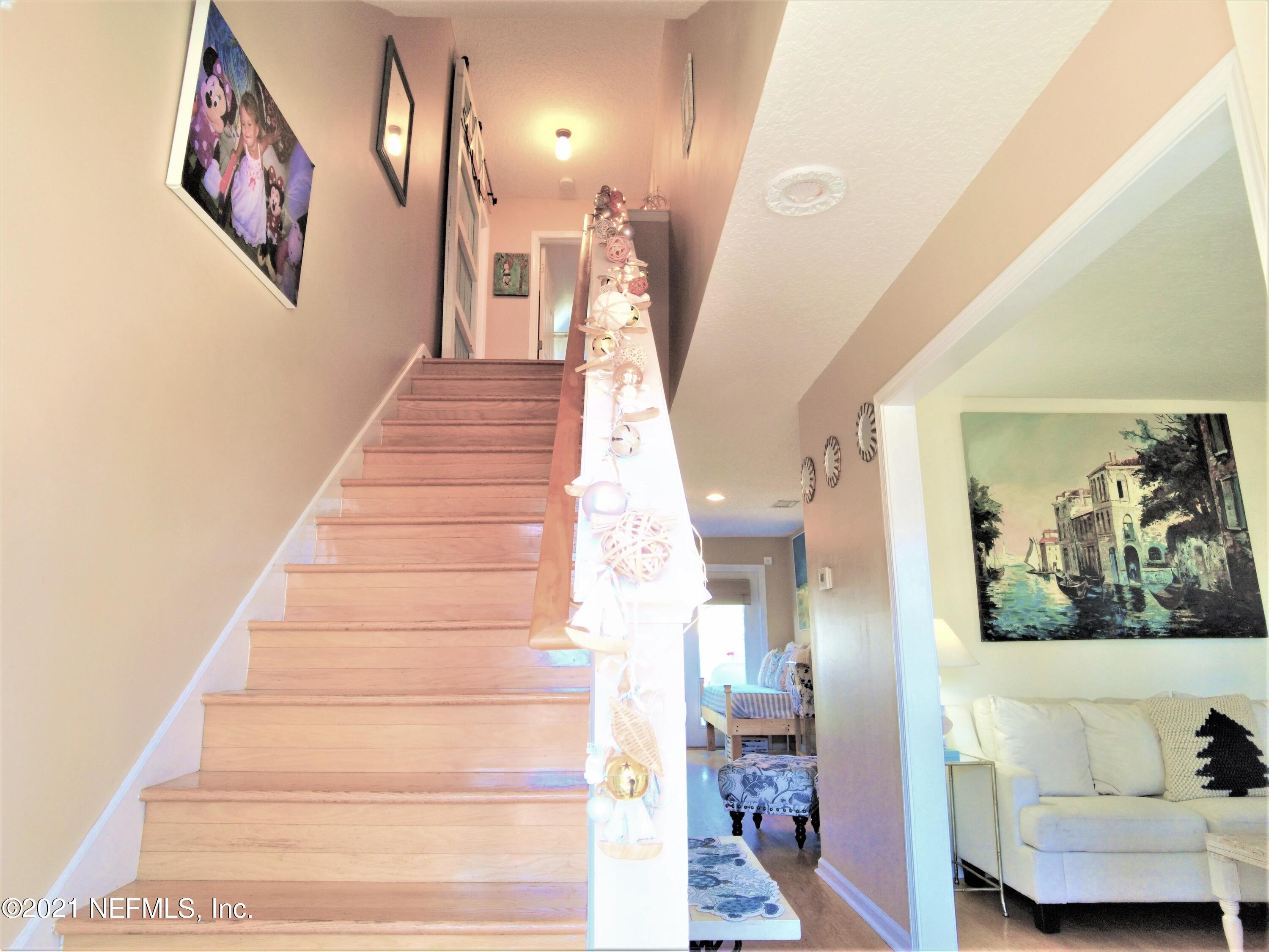37 Solana Road Ponte Vedra Beach, FL 32082 - Photo 3 of 36 Stairway